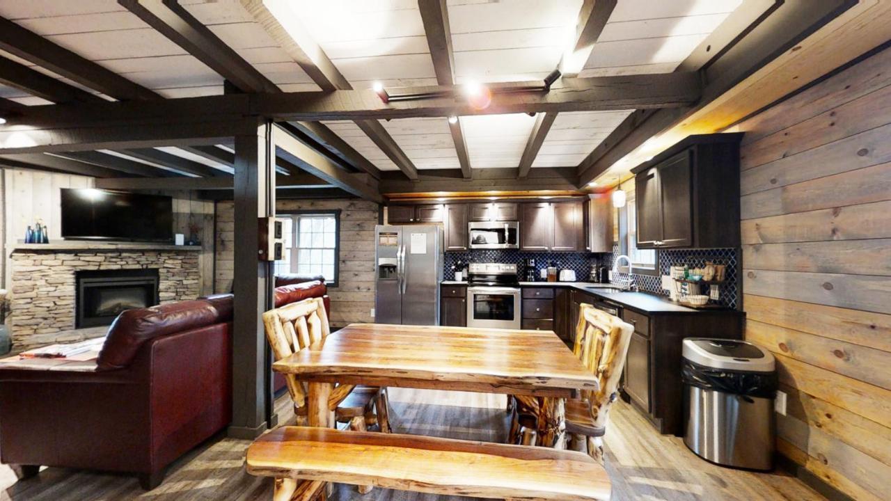 Bigfoots Hideaway Cabin แกตลิงเบิร์ก ภายนอก รูปภาพ