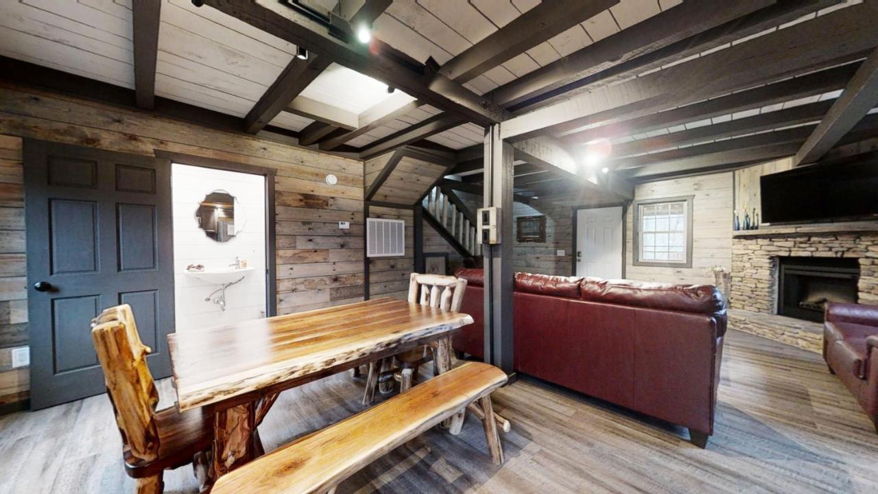 Bigfoots Hideaway Cabin แกตลิงเบิร์ก ภายนอก รูปภาพ