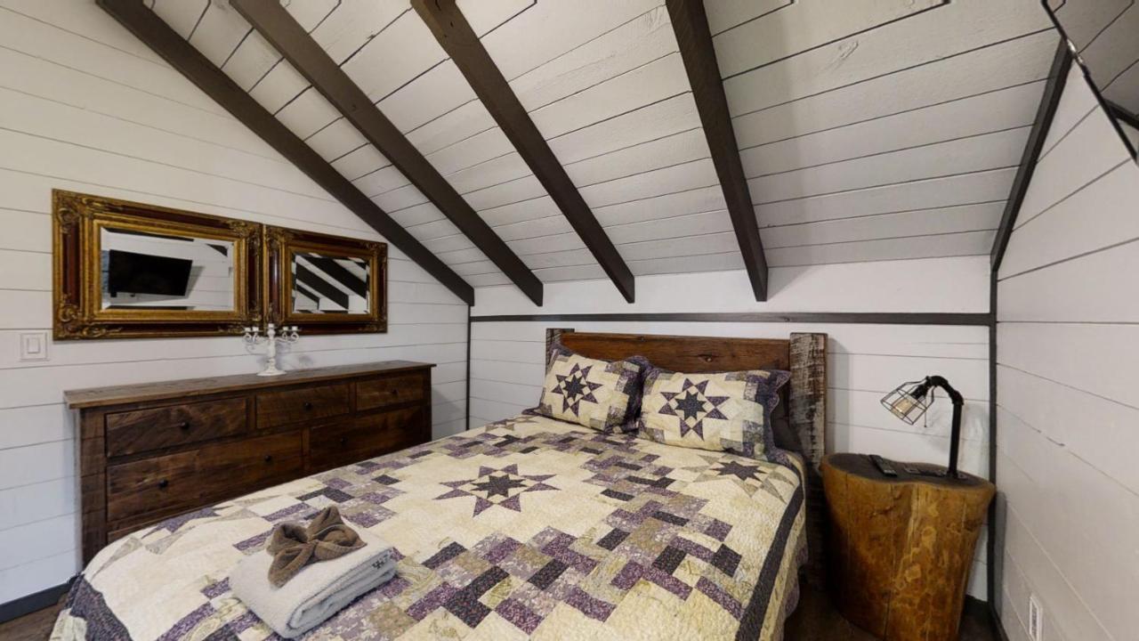 Bigfoots Hideaway Cabin แกตลิงเบิร์ก ภายนอก รูปภาพ