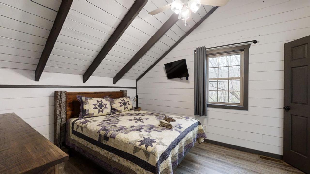 Bigfoots Hideaway Cabin แกตลิงเบิร์ก ภายนอก รูปภาพ
