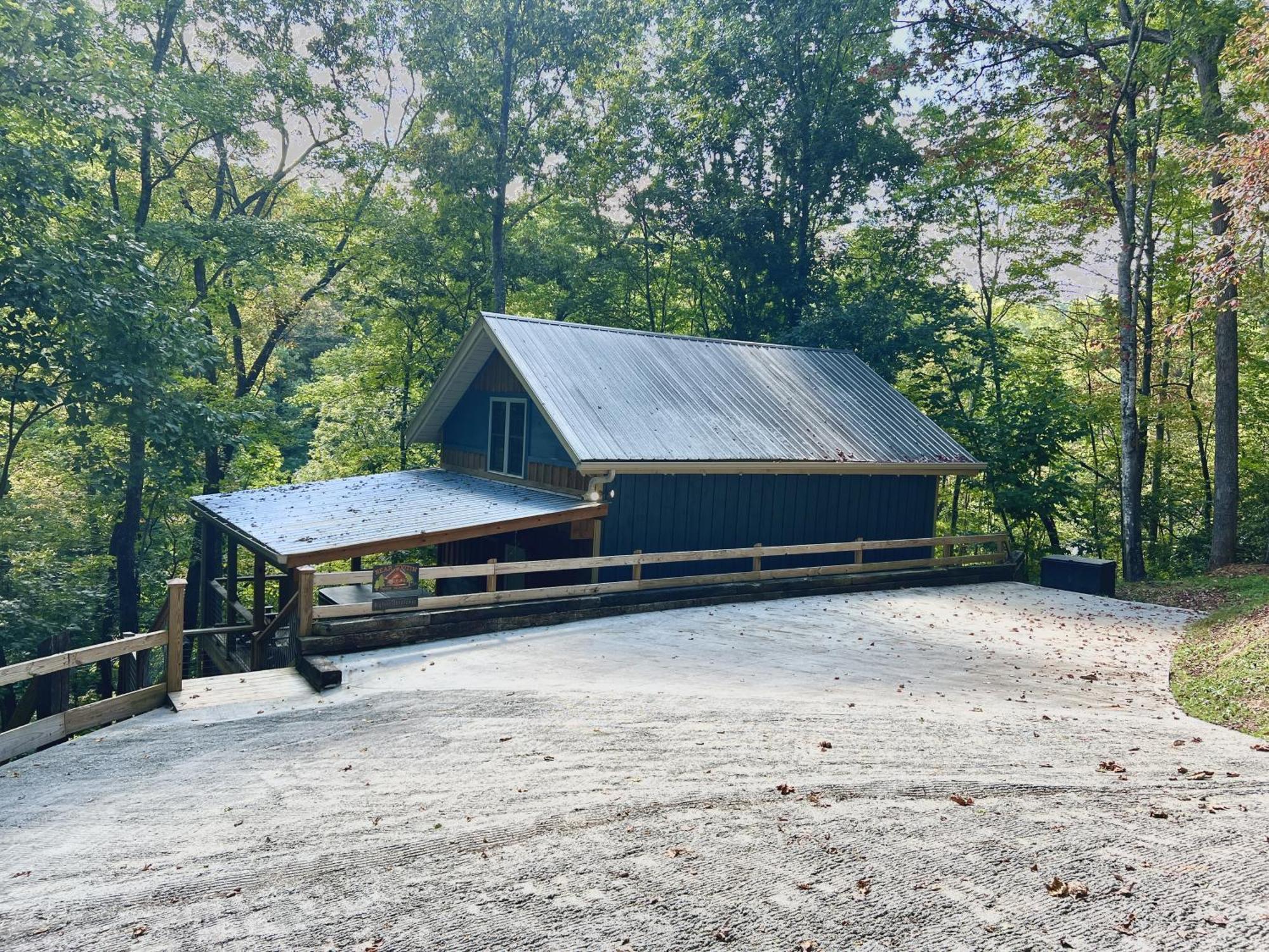 Bigfoots Hideaway Cabin แกตลิงเบิร์ก ภายนอก รูปภาพ